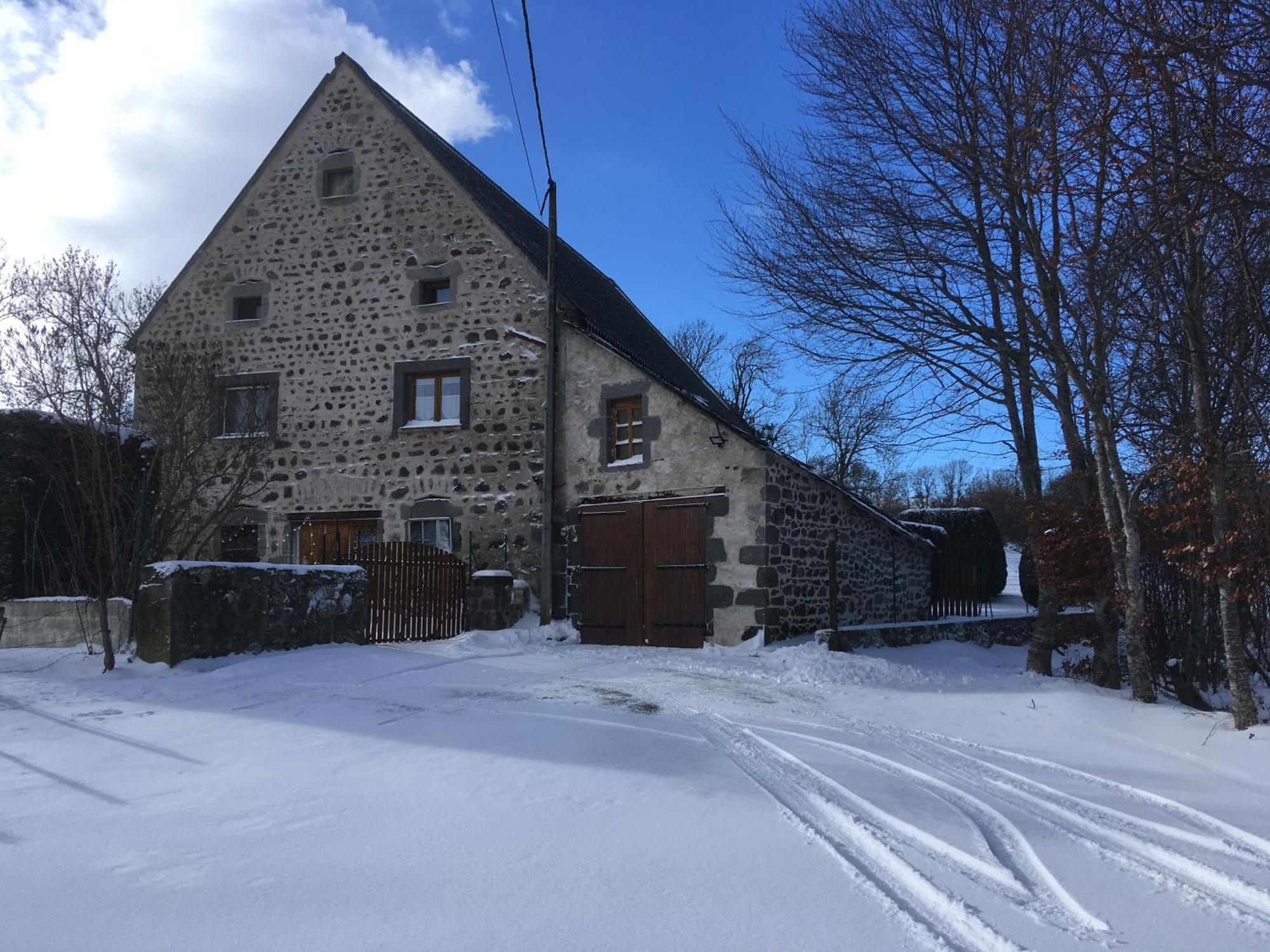 Gîte Rural - Grange des Pres Blancs chaîne des puys Le Vernet-Sainte-Marguerite Exterior foto